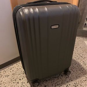 Charcoal Gray Expandable Ricardo Hardside Carry-on Luggage